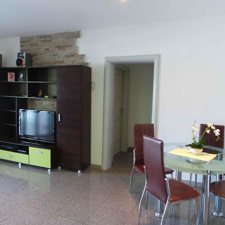 Holiday Home In Malinska/Insel Krk 13031 Buitenkant foto