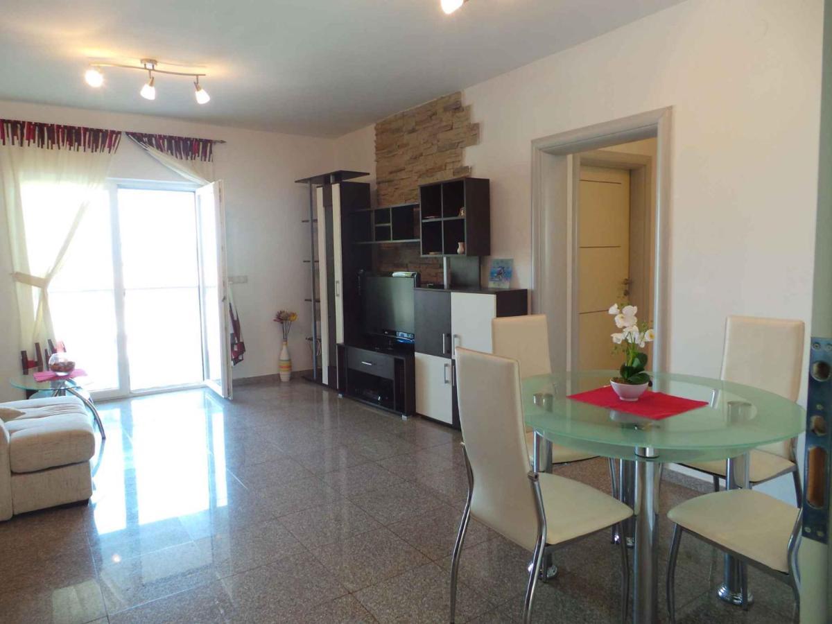 Holiday Home In Malinska/Insel Krk 13031 Buitenkant foto