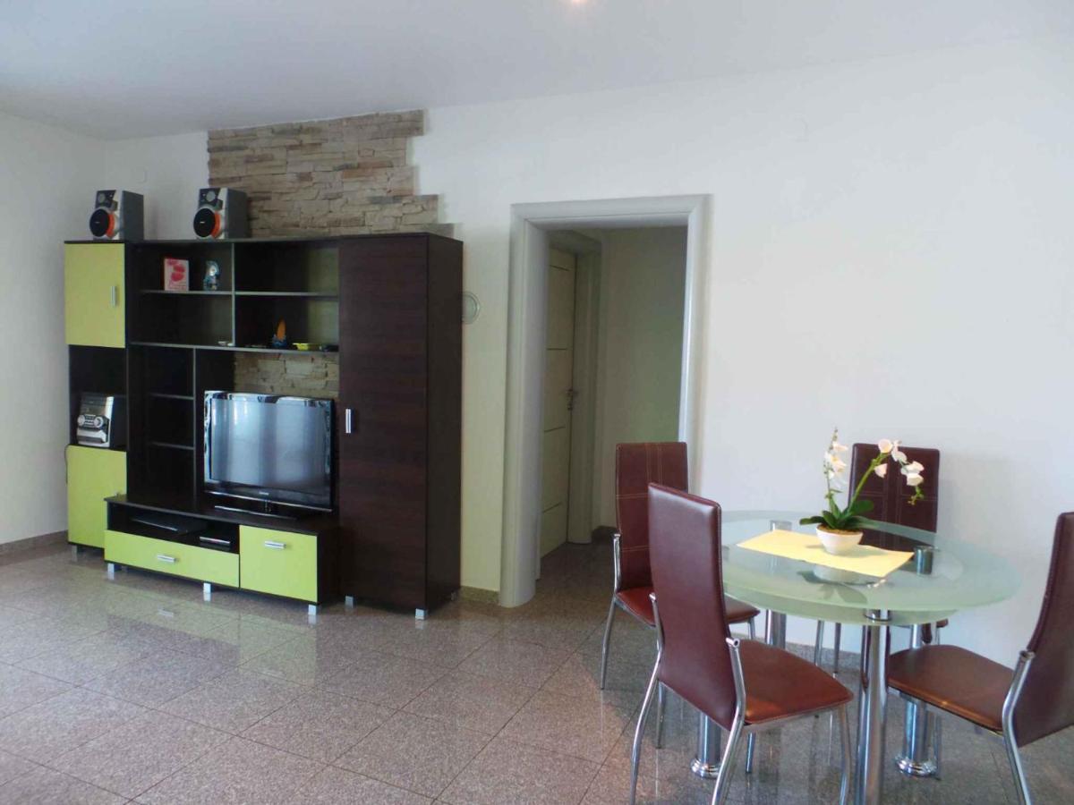Holiday Home In Malinska/Insel Krk 13031 Buitenkant foto