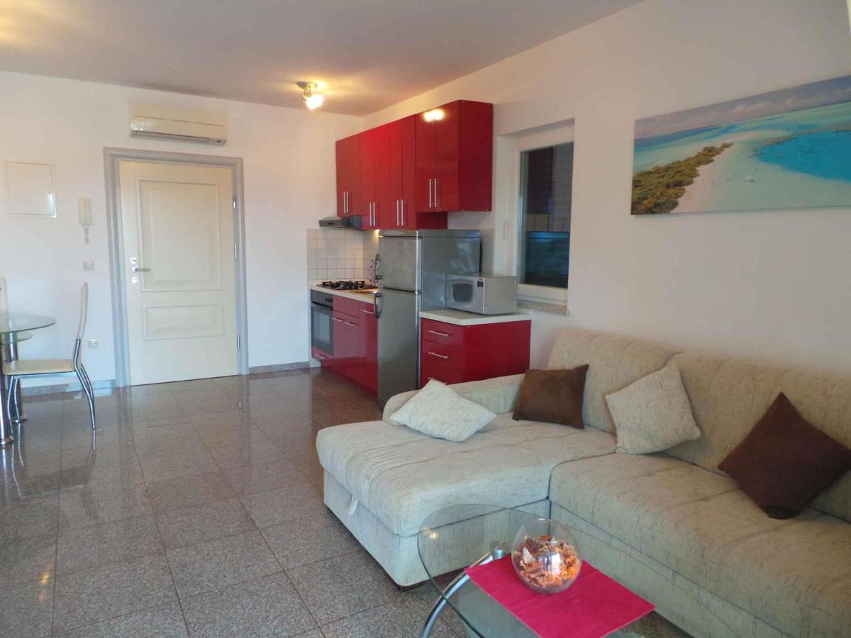 Holiday Home In Malinska/Insel Krk 13031 Buitenkant foto