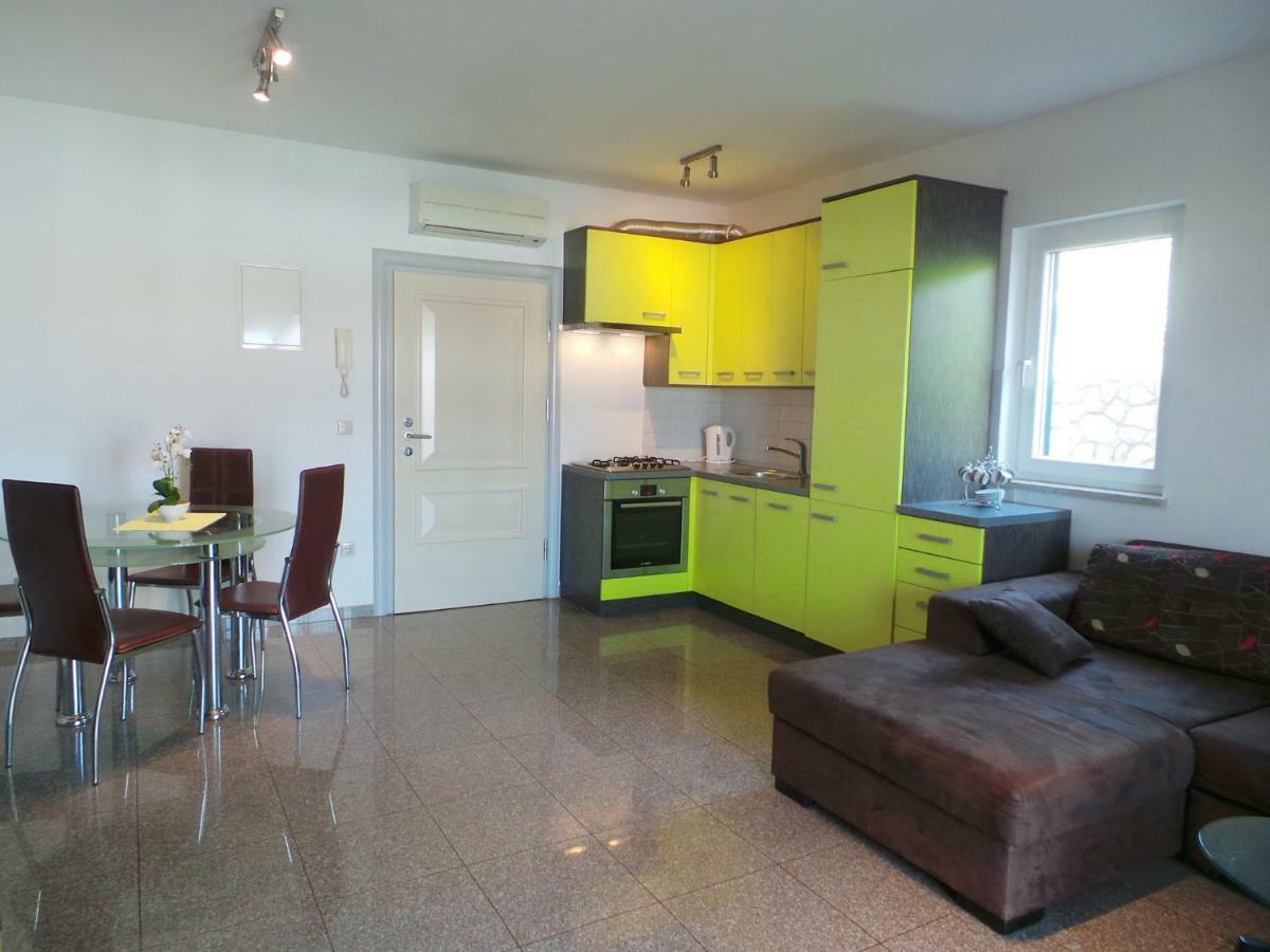 Holiday Home In Malinska/Insel Krk 13031 Buitenkant foto